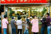 开面馆，如何让顾客主动排队？